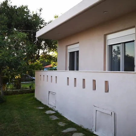 Irina Haus Apartment Gerakini